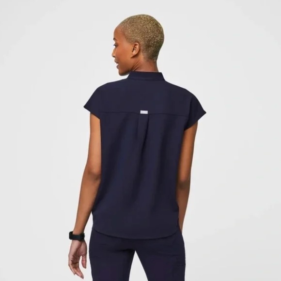 FIGS Rafaela Oversized Scrub Top in Navy Blue size Women's Small - Picture 4 of 12